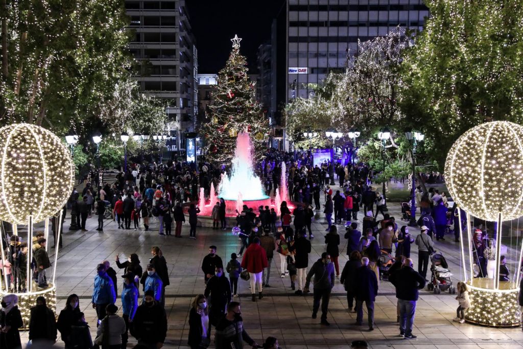 Κορωνοϊός – Τα τέσσερα σενάρια για την «Όμικρον» – Τι πρέπει να κάνουμε τα Χριστούγεννα