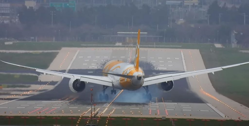 Κακοκαιρία – Εντυπωσιακές προσγειώσεις στο «Ελευθέριος Βενιζέλος» με ισχυρά μποφόρ