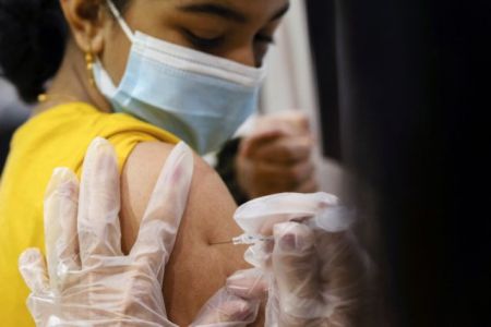 Εμβόλιο – Ανάρπαστα τα ραντεβού για τον εμβολιασμό παιδιών 5 ως 11 ετών