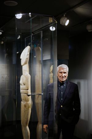 Βαγγέλης Χρόνης, «Η ποίηση είναι η προσπάθεια να ξορκίσουμε το κακό»