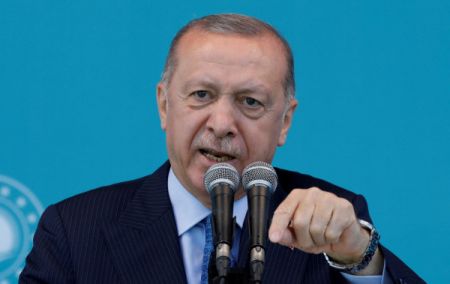 Τουρκία – Γιατί ο Ερντογάν επιμένει σε μια πολιτική που καταρρακώνει τη λίρα
