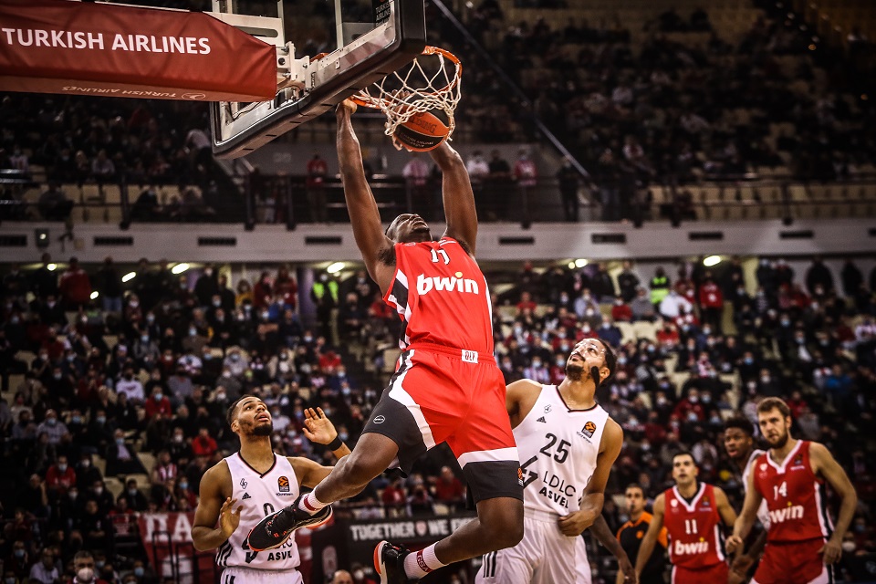 Η νίκη του Ολυμπιακού μέσα από «ερυθρόλευκα» μάτια