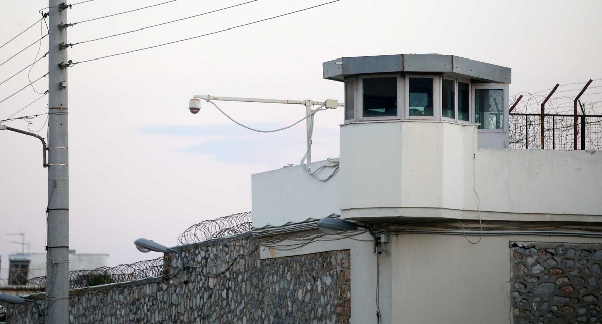 Ειδικοί σκύλοι αποκάλυψαν μισό κιλό ναρκωτικά μέσα στις φυλακές Κορυδαλλού