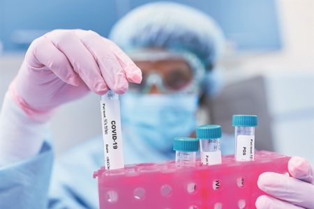 Παραλλαγή Όμικρον – Πόσο αξιόπιστα είναι τα rapid test για την ανίχνευσή της – Εννέα ερωταπαντήσεις