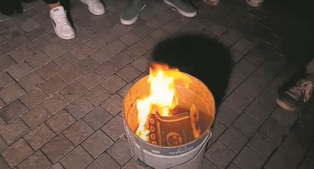 Πώς φθάσαμε στο κάψιμο των βιβλίων