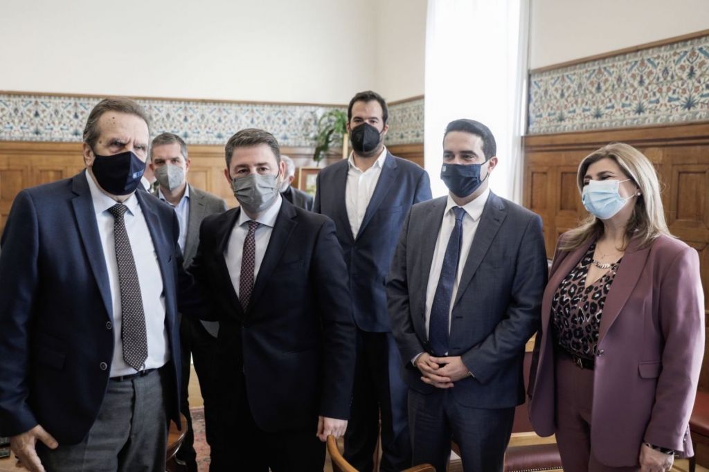 Νίκος Ανδρουλάκης – Η κυβέρνηση αποκλείει χιλιάδες μικρομεσαίες επιχειρήσεις από το Ταμείο Ανάκαμψης