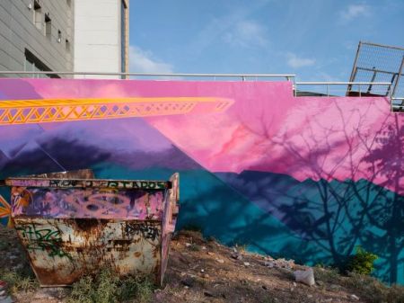 Φανταστική, πολύχρωμη πόλη 35 μέτρων σε τοίχο της Καλαμαριάς