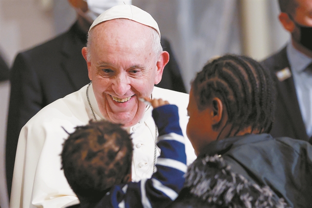 Το «μήνυμα» της επίσκεψης του Πάπα στην Ελλάδα