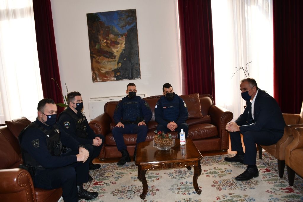 Σταύρος Καλαφάτης: Τα «μπράβο» στους 4 αστυνομικούς