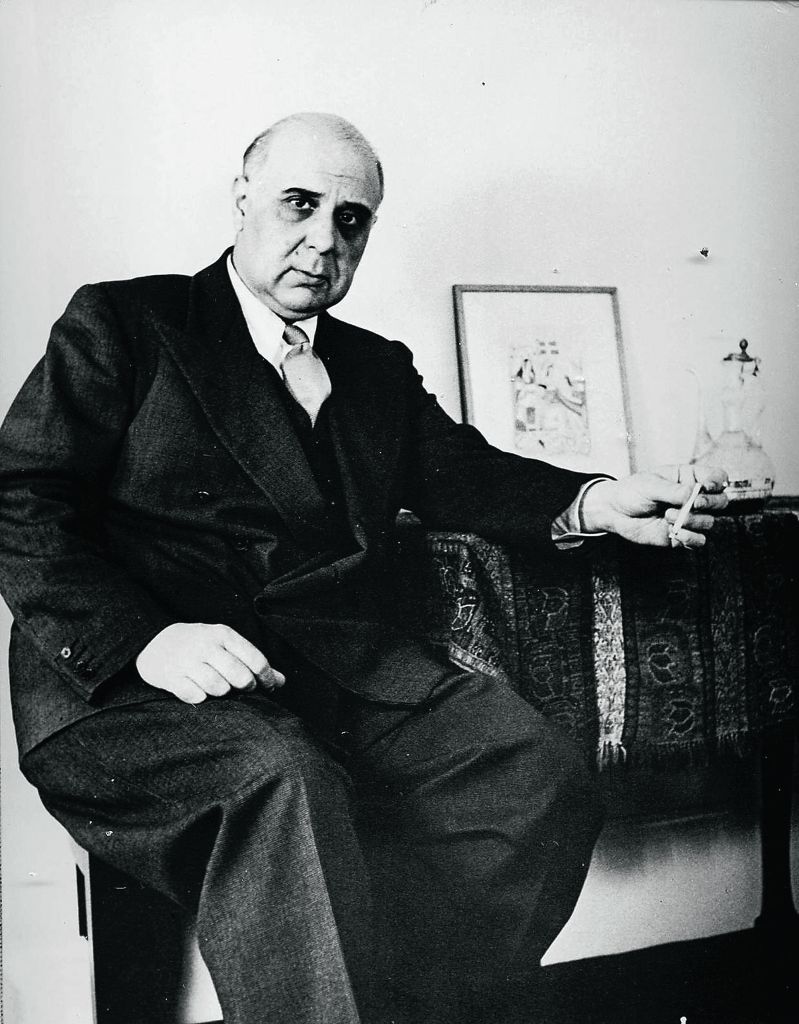 Γιώργος Σεφέρης – Μεταξύ πατρός και αδελφού