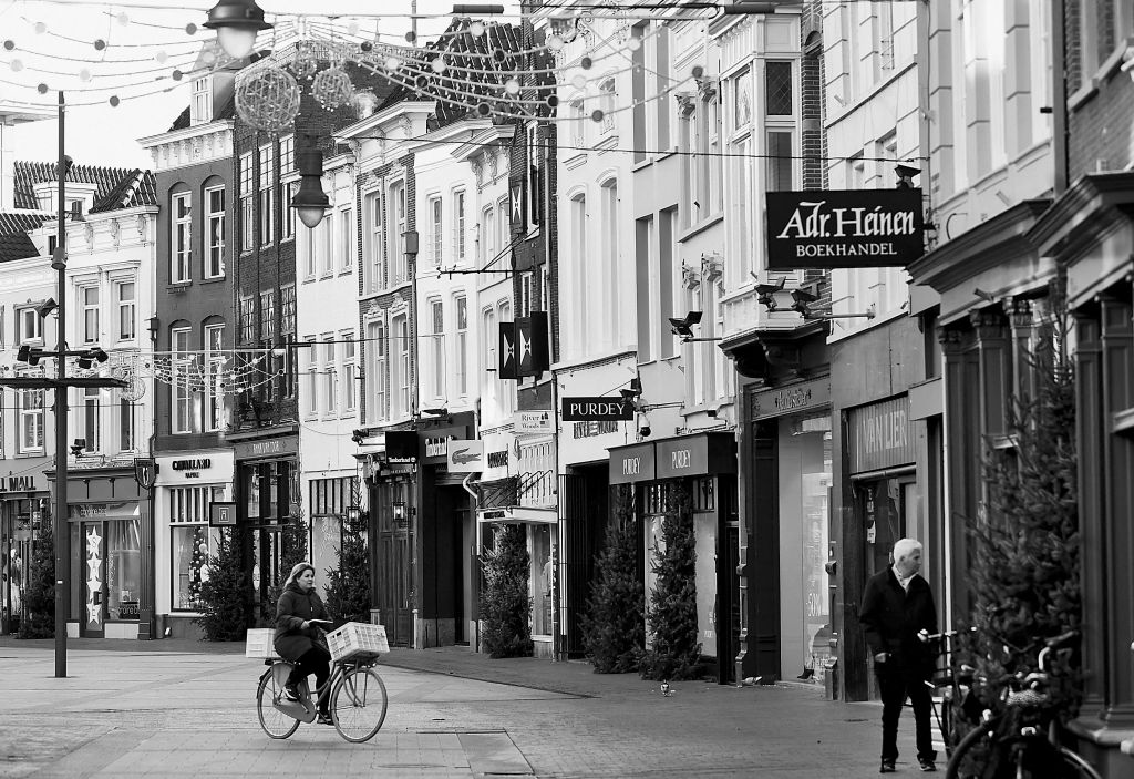 Κορωνοϊός – Η Ευρώπη και το δίλημμα των νέων περιορισμών – Πόσα ακόμα μέτρα αντέχουν κοινωνίες και οικονομίες