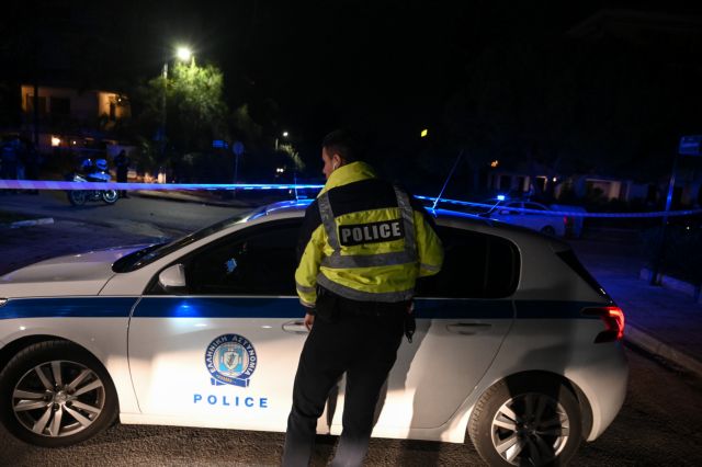 Πεντέλη – Νεαρός με τσεκούρι προσπάθησε να τραυματίσει αστυνομικούς | tovima.gr