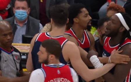 NBA – Άγριος καβγάς μεταξύ Εμπίντ και Χάρελ