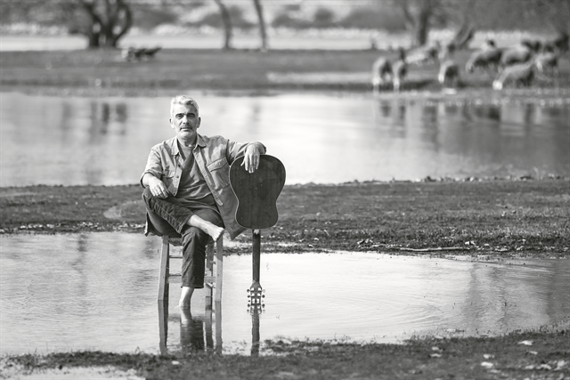 Δημήτρης Μυστακίδης – «Το λαϊκό τραγούδι είναι το κλειδί που ανοίγει τις ψυχές των ανθρώπων»
