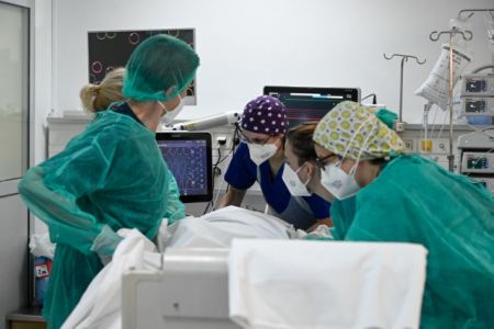 Λουκίδης για Όμικρον – Το επόμενο διάστημα θα δούμε αν η εξάπλωσή της αποτυπωθεί σε νοσηλείες