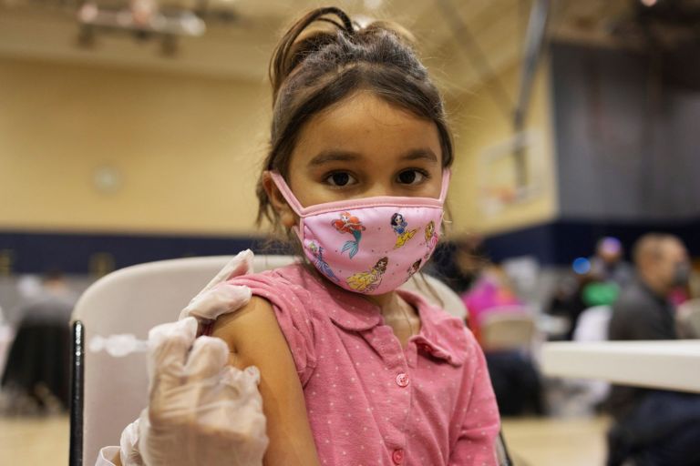 Κορωνοϊός – Η θετική επίδραση του εμβολιασμού στα παιδιά | tovima.gr