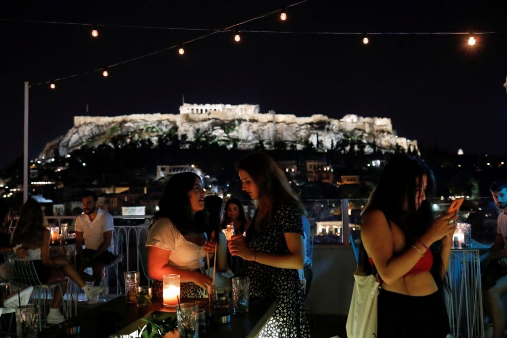 Government toughens, expedites holiday public health restrictions