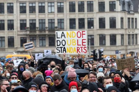 Βέλγιο – Ανοίγουν και πάλι θέατρα και σινεμά μετά τις αντιδράσεις για τα μέτρα