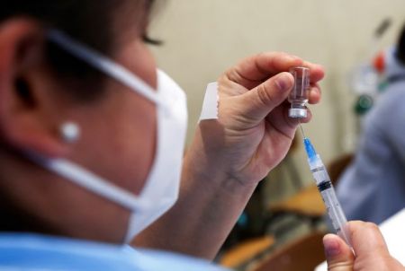 Μαγιορκίνης – Επέκταση της υποχρεωτικότητας εμβολιασμού σε ηλικιακές ομάδες