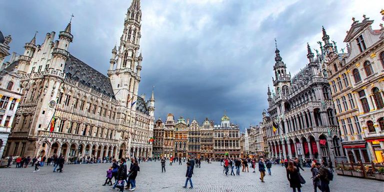 Από το lockdown της Ολλανδίας στο Βέλγιο για αγορές και διασκέδαση | tovima.gr