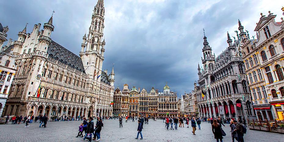 Από το lockdown της Ολλανδίας στο Βέλγιο για αγορές και διασκέδαση