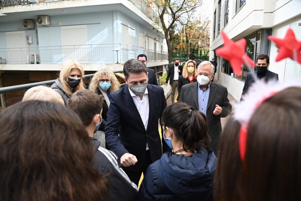 Ο Νίκος Ανδρουλάκης στο Χαμόγελο του Παιδιού – Το 2022 να φέρει αγάπη και χαμόγελο σε όλα τα παιδιά