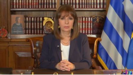 Σακελλαροπούλου: Ο μαζικός εμβολιασμός είναι η πιο αποτελεσματική άμυνα