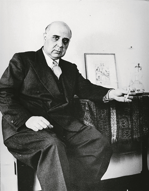 Μεταξύ πατρός και αδελφού