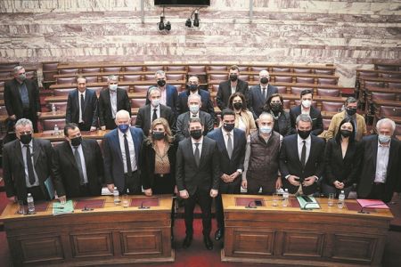 ΚΙΝΑΛ – Η «σκιώδης κυβέρνηση» που ανακοίνωσε ο Ανδρουλάκης