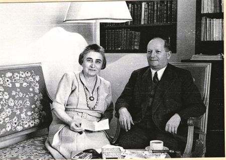 Η Μέλπω, ο Οκτάβιος, το Κέντρο και το Ινστιτούτο