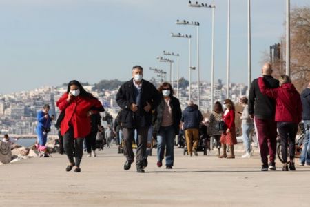 Παγώνη για Όμικρον – Αυτές τις ηλικίες χτυπά περισσότερο – Πότε βλέπει κορύφωση