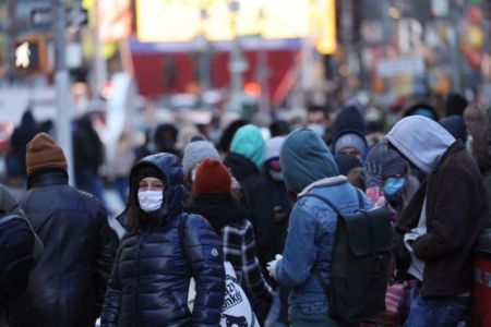 ΗΠΑ – Σχεδόν 400.000 νέα κρούσματα καθημερινά