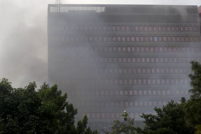 Νότια Αφρική – Πυρκαγιά ξέσπασε στο κτίριο του Κοινοβουλίου στο Κέιπ Τάουν