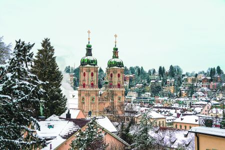 Chalet στο Σεν Μόριτζ ή mansion στο Πόρτο Χέλι;