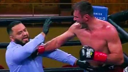 Απίστευτο – Έξαλλος πυγμάχος γρονθοκόπησε διαιτητή