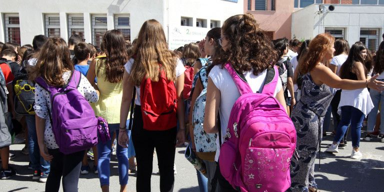 Decision on opening primary, secondary schools in Greece expected on Tues. | tovima.gr