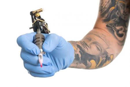Τατουάζ – Νέοι κανόνες στην ΕΕ για τις ουσίες των χρωστικών