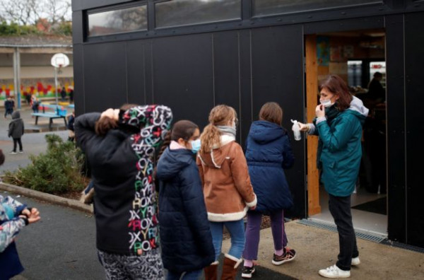 Σχολεία – Συνεδριάζει η επιτροπή Ειδικών – Ποια μέτρα κλειδώνουν