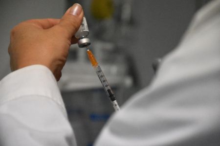 Εμβόλιο κορωνοϊού – Προστασία έναντι θνητότητας από ο,τιδήποτε;