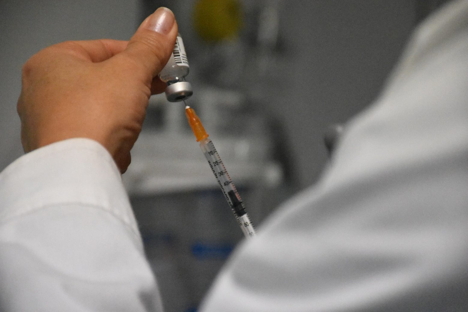 Κορωνοϊός: Νέα όπλα στη μάχη κατά της πανδημίας – Τι είναι το εμβόλιο της Sanofi που έρχεται στην Ελλάδα