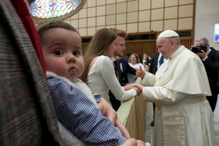 Πάπας Φραγκίσκος – «Εγωιστές» όσοι επιλέγουν κατοικίδια αντί να κάνουν παιδιά