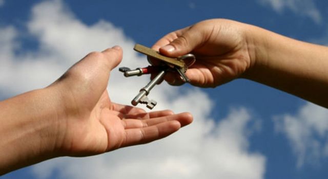 Αφορολόγητες γονικές παροχές – δωρεές – Με λίγα κλικ οικογενειακές επιχειρήσεις περνούν στις νεότερες γενιές