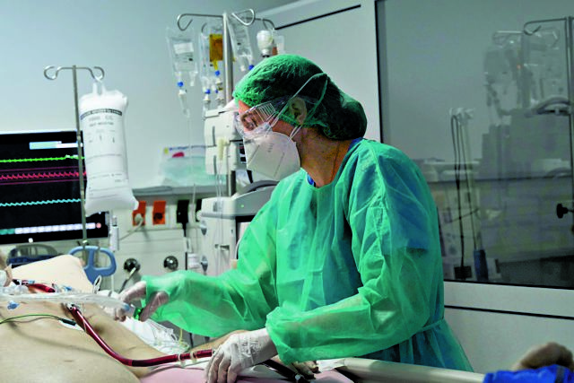 Θεσσαλονίκη – Σε κρίσιμη κατάσταση η 36χρονη με κορωνοϊό που έχασε το πρόωρο μωρό της