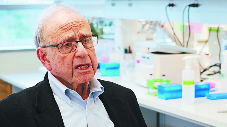 Κορωνοϊός – Πρέπει να μάθουμε να ζούμε με τον Covid, προειδοποιεί ο επιδημιολόγος Αρνολντ Μόντο