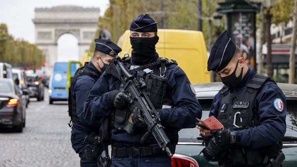 Γαλλία – Έκοψε το κεφάλι και τα γεννητικά όργανα άνδρα και τα πήγε στην Αστυνομία | tovima.gr