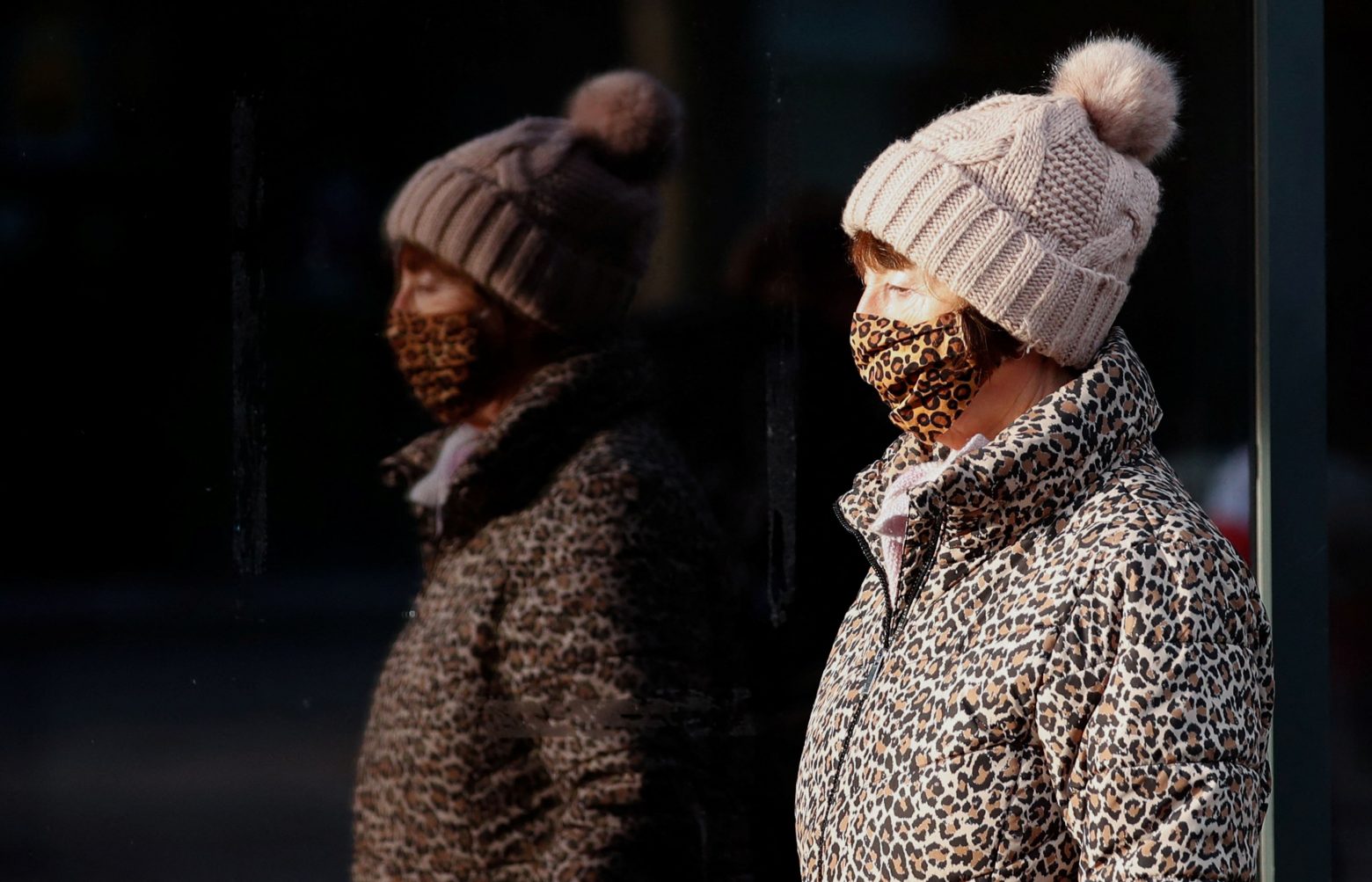 Κορωνοϊός – Σε πόση ώρα ματαδίδεται με μάσκα και χωρίς μάσκα
