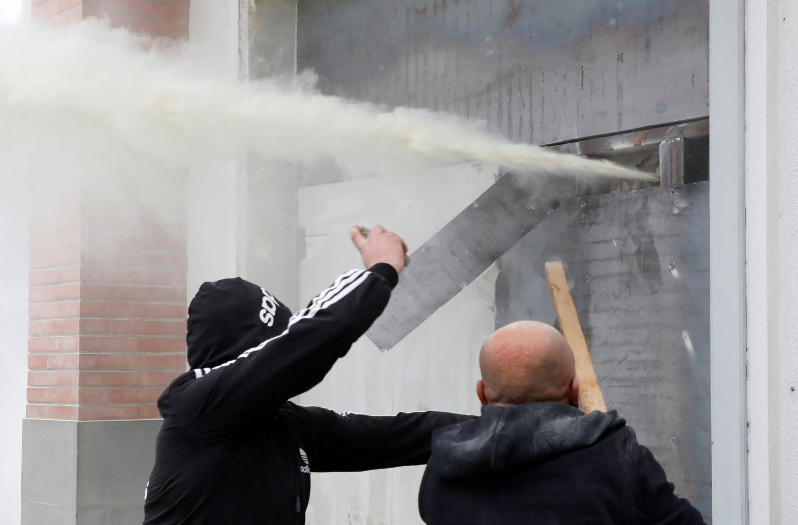 Αλβανία – Οπαδοί του Σαλί Μπερίσα επιχείρησαν να καταλάβουν τα γραφεία του Δημοκρατικού Κόμματος