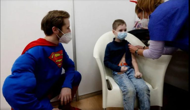 Τσεχία – Αγαπημένοι ήρωες κόμικς και παραμυθιών εμβολιάζουν παιδιά κατά του κοροναϊού | tovima.gr