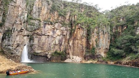 Βραζιλία – Δέκα οι νεκροί από την κατάρρευση βράχου σε λίμνη