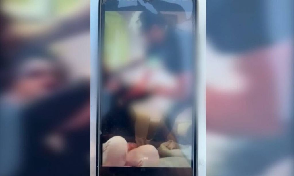 Άγιος Παντελεήμονας – Η 31χρονη που έπεσε θύμα ομηρίας και ξυλοδαρμού από τον σύντροφό της σπάει την σιωπή της